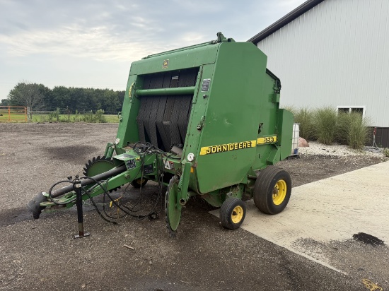 John Deere 556 Round Baler