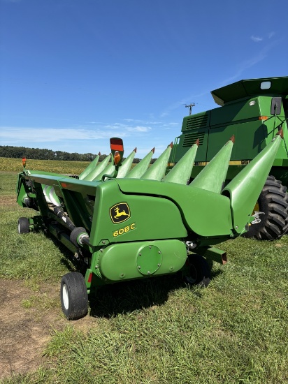 John Deere 608c Corn Head