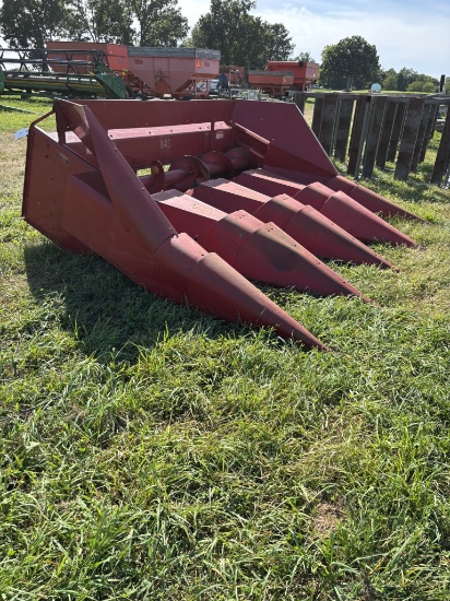 IH MODEL 843 4 ROW 30" CORN HEAD