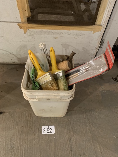 PAIL OF ASSORTED PAINTING SUPPLIES