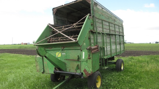 JD Silage Wagon