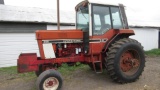 IH 886 Diesel Tractor with Cab