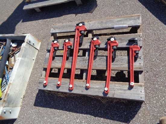 (1)36",(4)24", (1)18" pipe wrenches