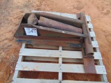 Scissor jack for dumpbed