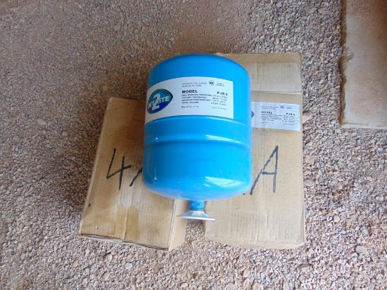 (2) 2.1 Gallon Pressure Tanks (New)