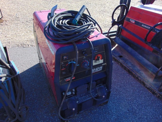 Lincoln Ranger 225 Welder / Generator, hour meter reads 212 hrs...