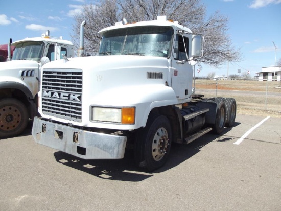1999 Mack CH613 T/A Truck Tractor, s/n 1m1aa13y0xw106853, e7 380 eng, 9 spd trans, od reads 621120