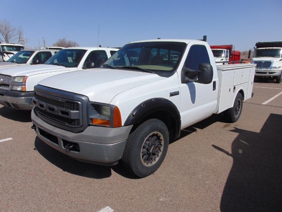 2005 Ford F250 Service Truck s/n 1ftnf20525ec71907, v8 gas eng, auto trans, od reads 115675 miles