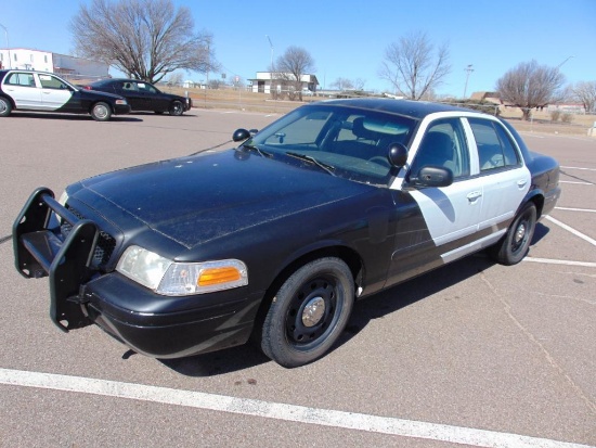 2008 Ford Crown Vic, s/n 2faep71v58x135082, v8 gas eng, auto trans, od reads 122064 miles