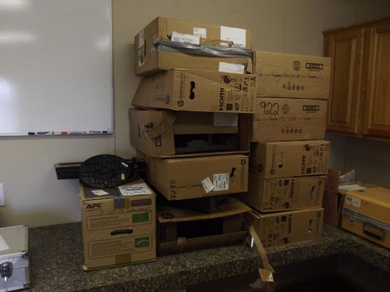 (5) Computers w/Monitors & HP Server