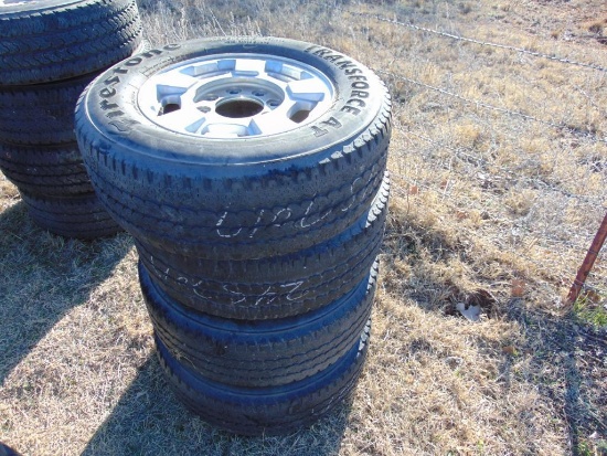 (4) 245/70r17 tires on 8 lug rims...