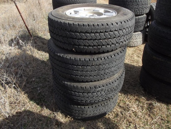 (4) 265/70r17 tires on 8 lug wheels