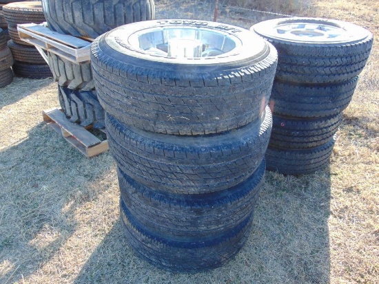 (4) 275/70r18 tires on helo 8 lug wheels