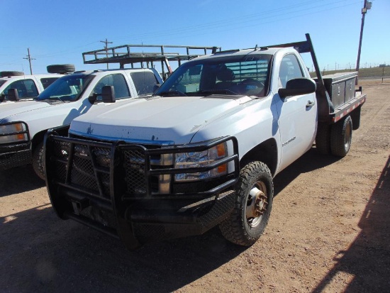 2007 Chevy 3500HD...4x4 Flatbed , s/n 1gbjk34k07e580525, v8 eng, auto trans, od reads 235709 miles,