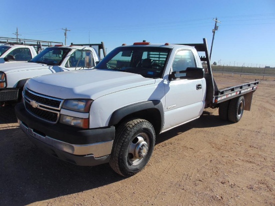 2005 Chevy 3500...4x4 Flatbed, s/n 1gbjk34g45e227147, v8 eng, auto trans, od reads 373676 miles... .