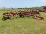 Krause 28' Cultivator, Located west of... Gainesville TX...