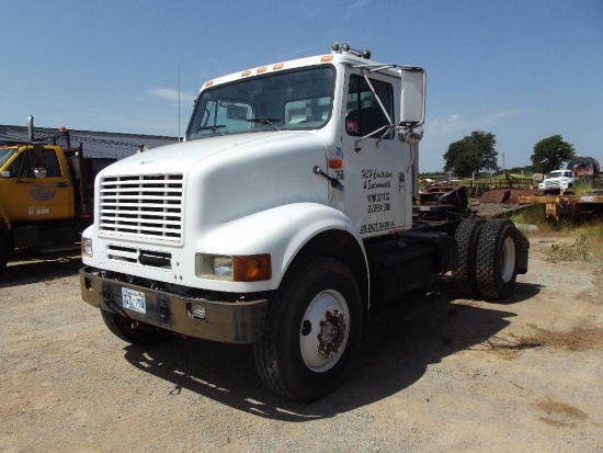 2000 IHC 8100 S/A TRUCK TRACTOR, S/N 1HSHBAHN5YH331132, DIESEL ENG, 10 SPD TRANS, OD READS 174385