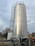 2009 DURACO 8000 GALLON VERTICAL TANK, S/N 80617, CIRCULATES & HEATS OIL. SELLS OFFSITE AT 5 WEST
