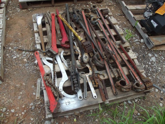 PALLET OF ASSORTED PIPE TONGS LOCATED IN YARD 2