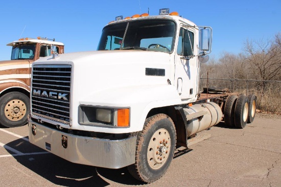 1992 MACK CH613 T/A TRUCK TRACTOR, S/N 1M2AA13Y4NW015786, MACK E7 ENG, 9 SPD TRANS, OD READS 348043