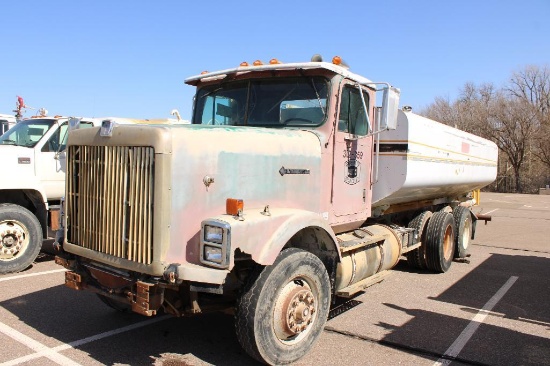 1990 IHC T/A WATER TRUCK, S/N 2HSFEG2R5LC031314, 350HP IHC, 9 SPD, OD READS 104137 MILES