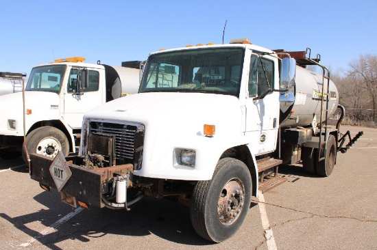 1999 FREIGHTLINER F70 T/A DISTRIBUTOR TRUCK, S/N 1FV6HFAA2XHA75847, CUMMINS ENG, 5X2 TRANS, OD READS