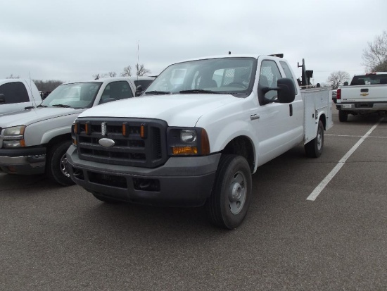 2005 FORD F250 4X4 SERVICE TRUCK, S/N 1FDSX21545ED07638, V8, AUTO TRANS, OD READS 156021 MILES