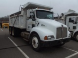 2005 KENWORTH T300 T/A DUMP TRUCK, S/N 3BKMLZ9X35F080115, CUMMINS ENG, AUTO TRANS, OD READS 317391