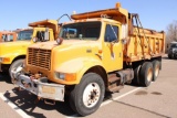 1998 IHC 4900 T/A DUMP TRUCK, S/N 1HTSHAAR5WH506974, IHC ENG, AUTO TRANS, OD READS 285877 MILES