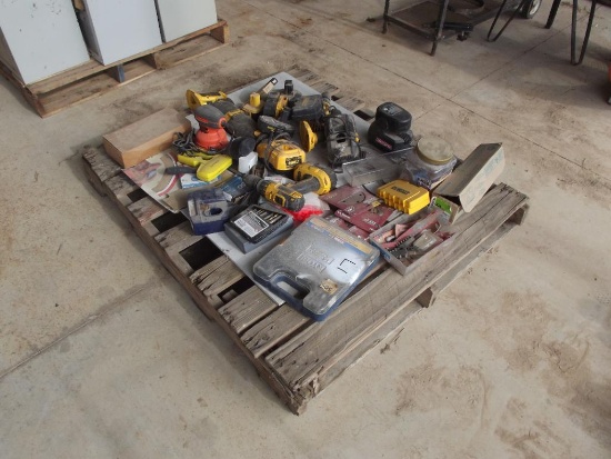 ASSORTED BATTERY POWER TOOLS