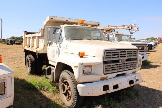 1988 FORD F700 S/A DUMP TRUCK, S/N 1FDA1F7049TVD32626, V8 GAS ENG, 5X2 TRANS, OD READS 41108 MILE