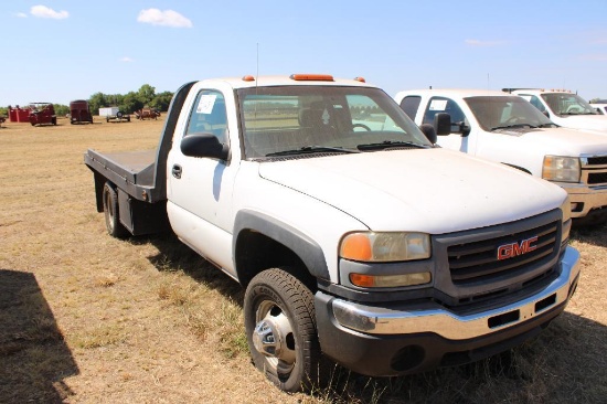 2005 GMC 3500 FLATBED , S/N 1GDJC34U55E283642, V8 GAS ENG, AUTO TRANS, OD READS 65372 MILES, CM BED