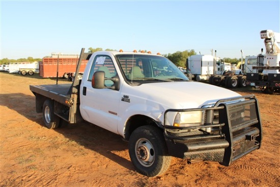 2004 FORD F350 BALE SPIKE FLAT BED, 6.0 ENG, AUTO TRANS,