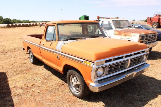 1976 FORD F100 CUSTOM, S/N 1F10GUA77546, V8 GAS ENG, AUTO TRANS, OD READS 82582 MILES...