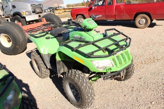 ARCTIC CAT 400 4WD 4 WHEELER, S/N ?, WINCH, DISPLAY...MESSED UP, NEW TIRES, RUNS & DRIVES. BILL OF
