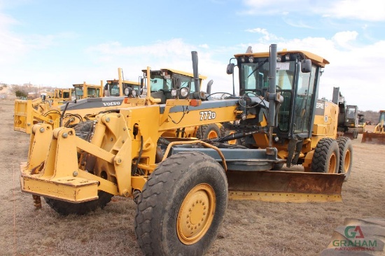 2007 JOHN DEERE 772D MOTOR GRADER, S/N 615784, SCARIFIER,14 M.B, CAB, HOUR METER READS 7480 HRS