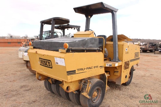 ROSCO TRUE PAC 915 PNEUMATIC 9 WHEEL ROLLER, S/N 37257, CANOPY, HOUR METER READS 880 HRS