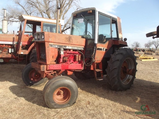 IHC 1086 FARM TRACTOR