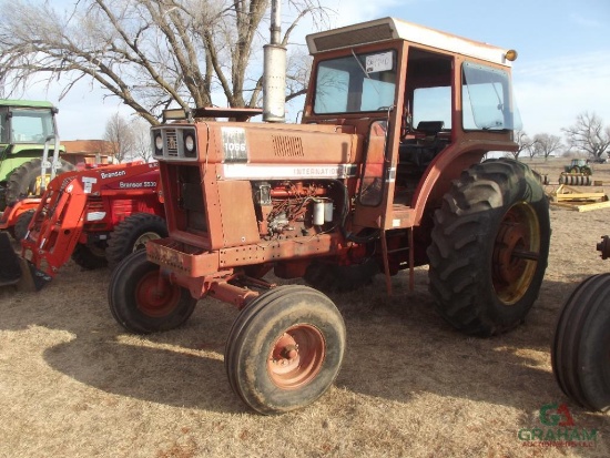 IHC 1066 FARM TRACTOR