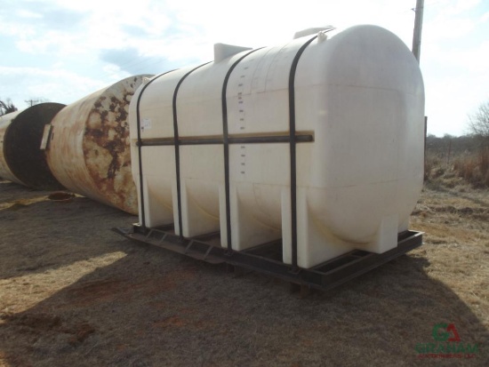 3200 GALLON POLY TANK SKIDDED