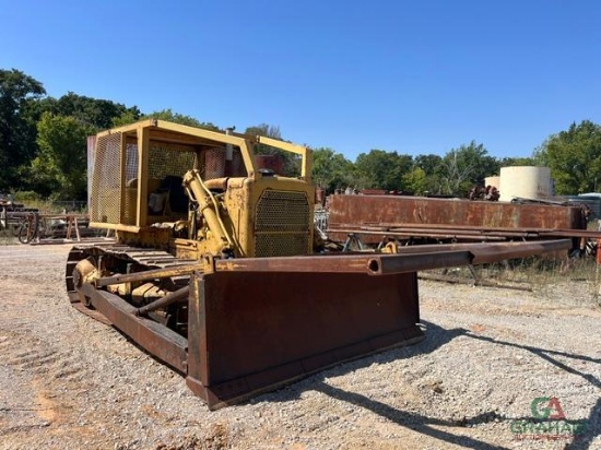 1969 CAT D7E CRAWLER TRACTOR, S/N 48A12677, S/BLADE, PUSH BAR, SWEEPS, CANOPY. bLADE OPERATES UP &