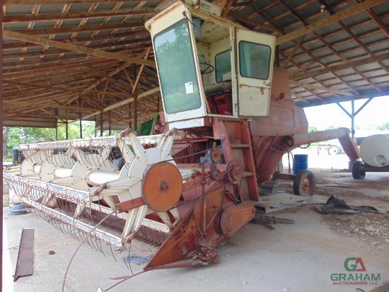 IHC 205C COMBINE, S/N1500108u002188, CAB, UNKNOWN RUNNING CONDITION, SELLS OFF SITE LOCATED WEST OF