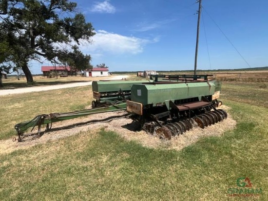 JOHN DEERE 515 GRAIN DRILL, S/N 001336 SELLS OFFSITE WEST OF GAINESVILLE TX, FLYING J RANCH #4
