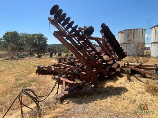 CRUST BUSTER 26' SINGLE FOLD OFFSET DISC SELLS OFFSITE WEST OF GAINESVILLE TX, FLYING J RANCH #4