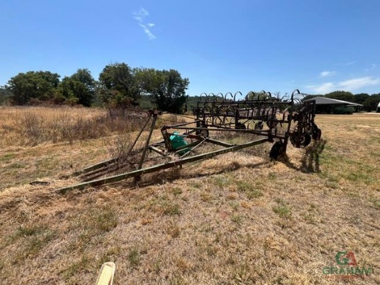 JOHN DEERE 48' CULTIVATOR SELLS OFFSITE WEST OF GAINESVILLE TX, FLYING J RANCH #4