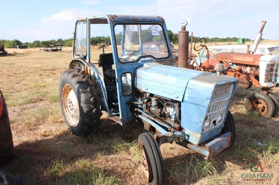 FORD 3000 FARM TRACTOR, S/N B956296, 3CYL DIESEL, CAB 3PT, PTO,(DOES NOT RUN)