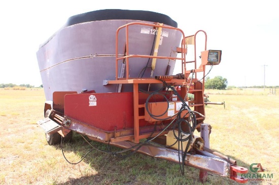 SUPREME 1200 TWIN SCREW VERTICAL MIXER, S/N S3002C212212, 1000 PTO, NEW LINER, NEW DOG LEG FEEDER.