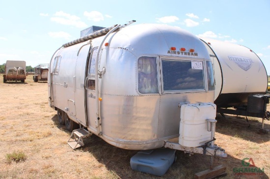 1972 AIR STREAM LAND YACHT SAFARI T/A BUMPERPULL CAMPER, S/N L23D2J5114
