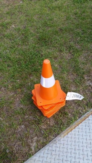 LOT(15) NEW 12IN ORANGE CONES