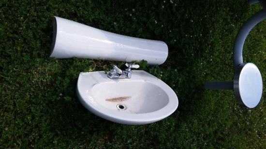 BATHROOM SINK